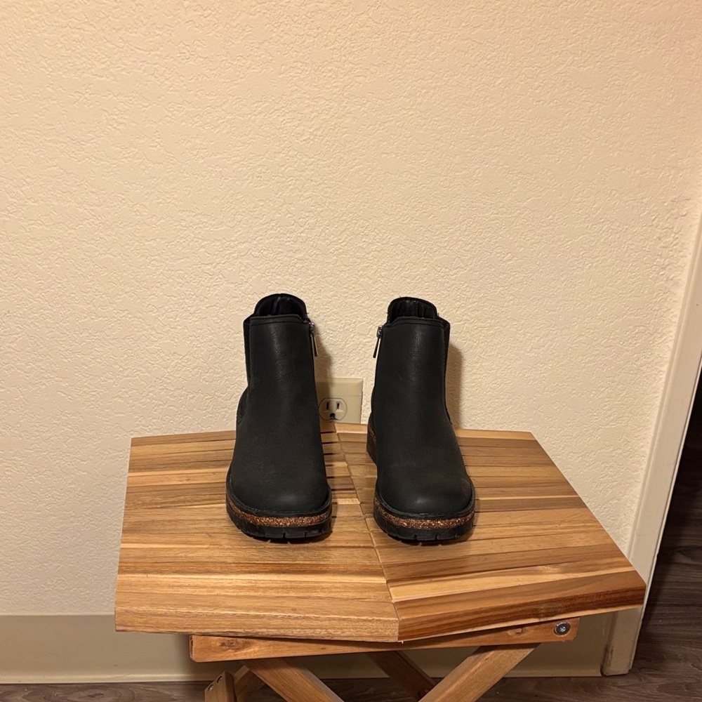 Earth Black Ankle Booties